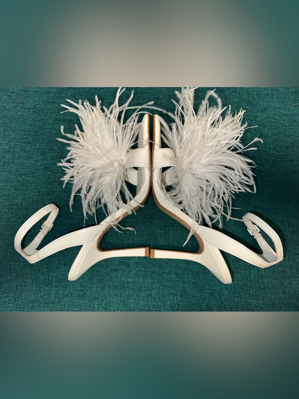 Gianni Bini Neela White Feather Boa Square Toe Dress Sandals 7.5 NEW WITHOUT BOX - Picture 2 of 6
